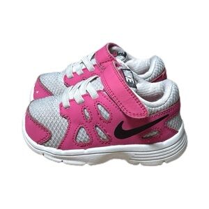 Nike Kids Sneakers in Pink and Gray Size 5C